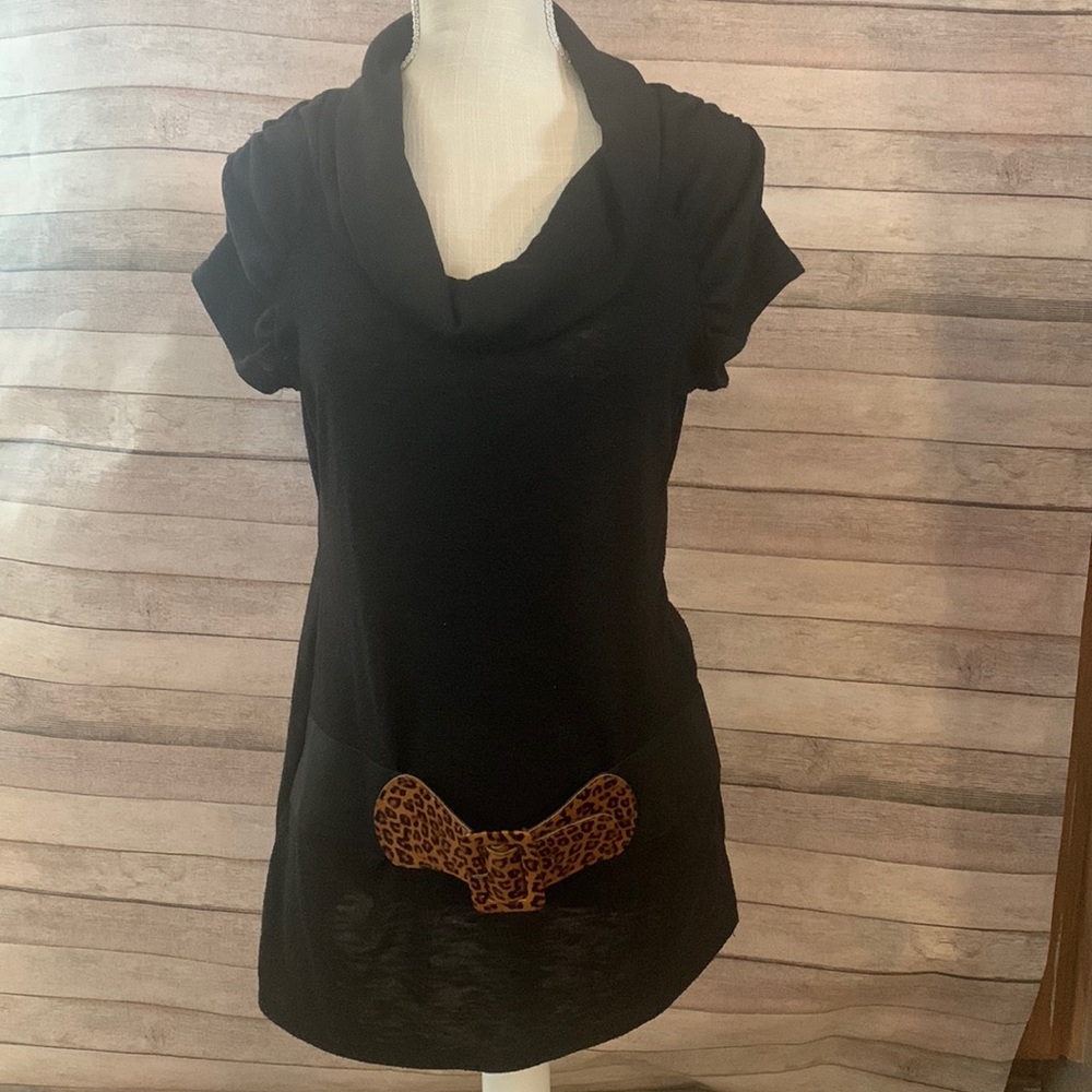Discreet Women’s sweater blouse